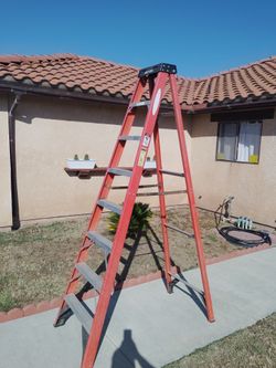 Werner 8 foot tall ladder for 300 pounds