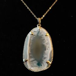 Beautiful Quart Crystal Necklace 