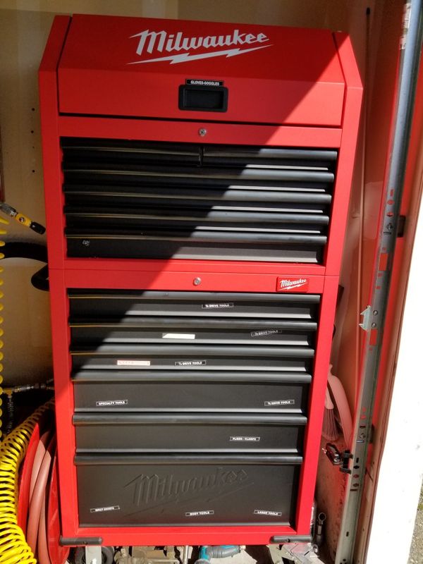 Milwaukee High Capacity 30×66 in. 12Drawer Tool Chest and