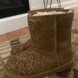 Girls Uggs size 3 EUC $33