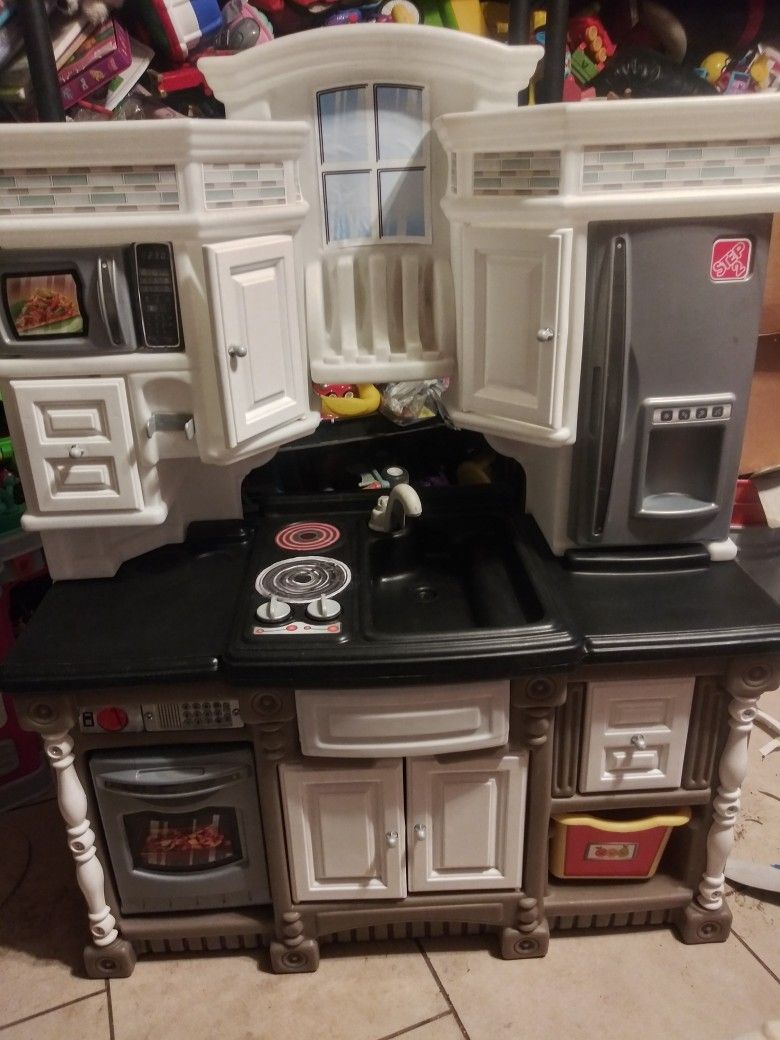 Refurbished Play Kitchen $50 With Assessories Not Pictured