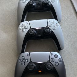 3 Ps5 Controllers