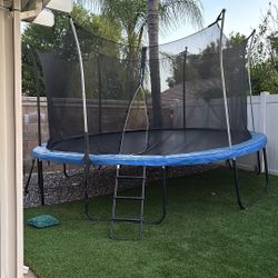Trampoline 