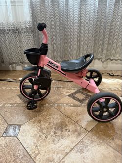 Selling little kids kriddo tricycle