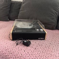 Victoria record player