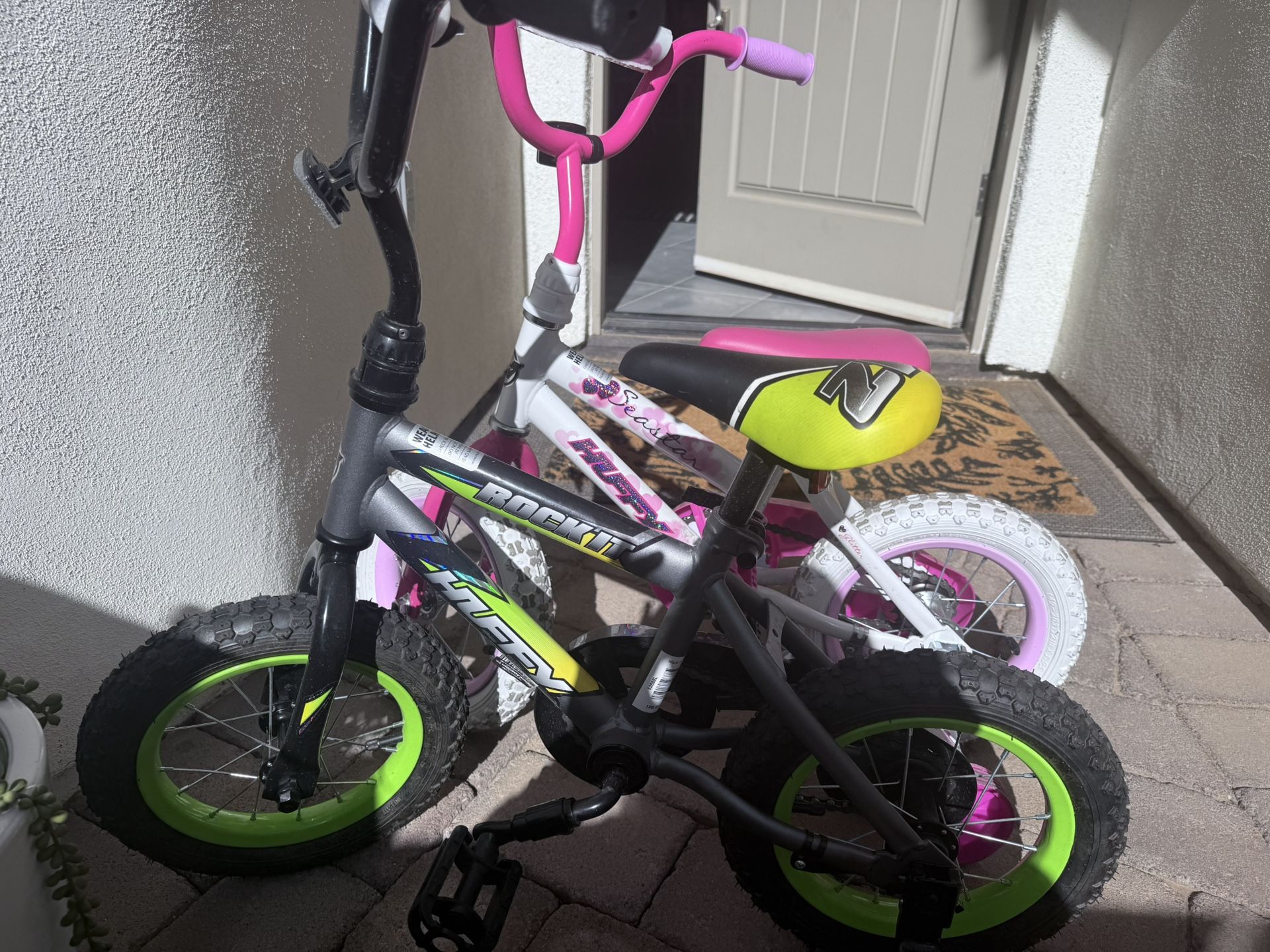 Matching girls and boys bikes with helmets