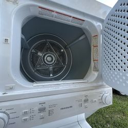 Frigidaire FLCE7522A Electric Washer / Dryer Laundry Center - 3.9 - White