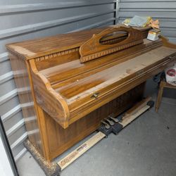 Kimball spinet piano 