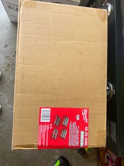 Milwaukee 242-Piece Socket Set Metric & SAE