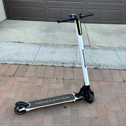 Swagtron Swagger Electric ⚡️ White Scooter