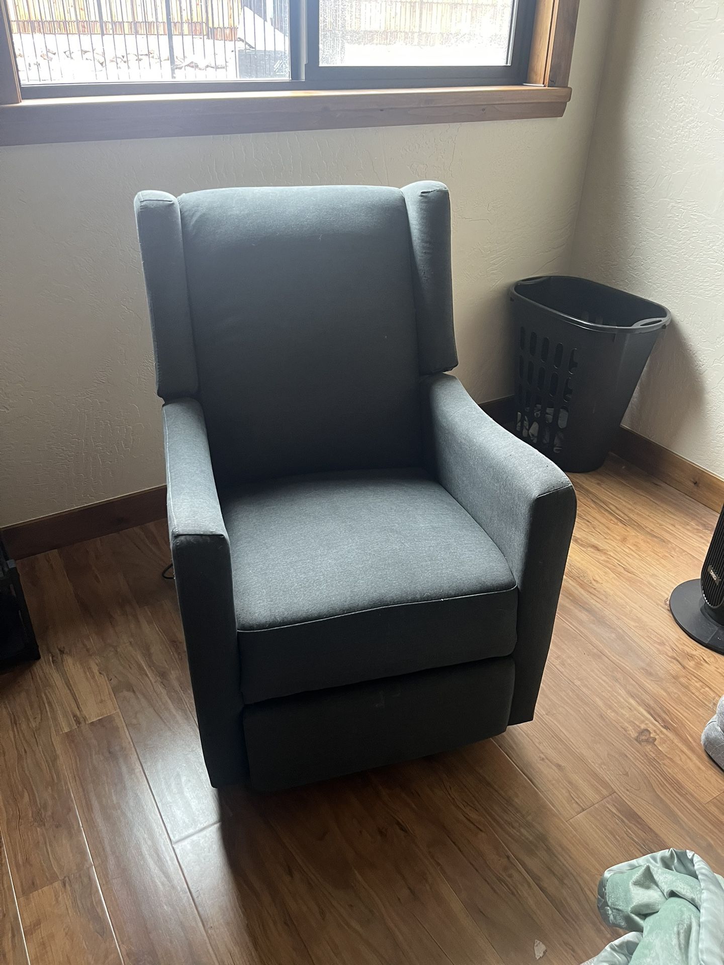 Power Recliner / Rocker