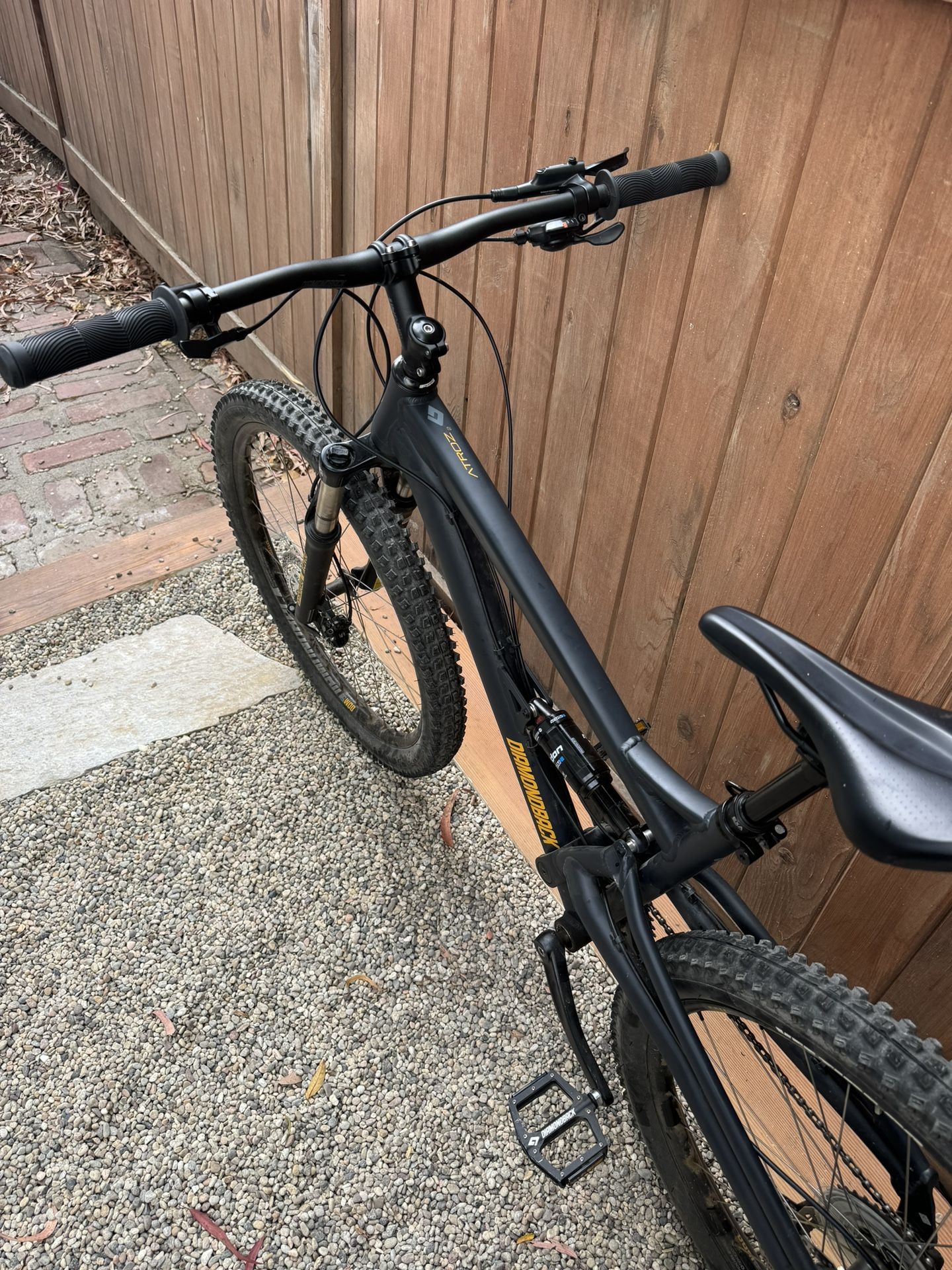 Diamondback Atroz Dual Suspension Mtn Bike With DB Sortie Pedals