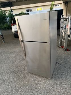 Whirlpool apartment size refrigerator works great clean ready to use stainless steel FREE LOCAL DROP OFF