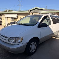 2000 Toyota Sienna XLE