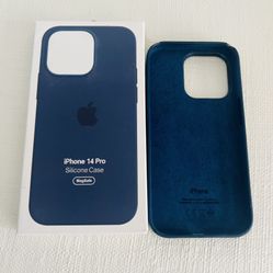 Genuine Apple iPhone 14 Pro MagSafe Silicone Case in Storm Blue