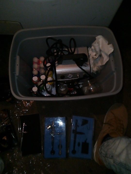 Air Brush With Paint For Aal