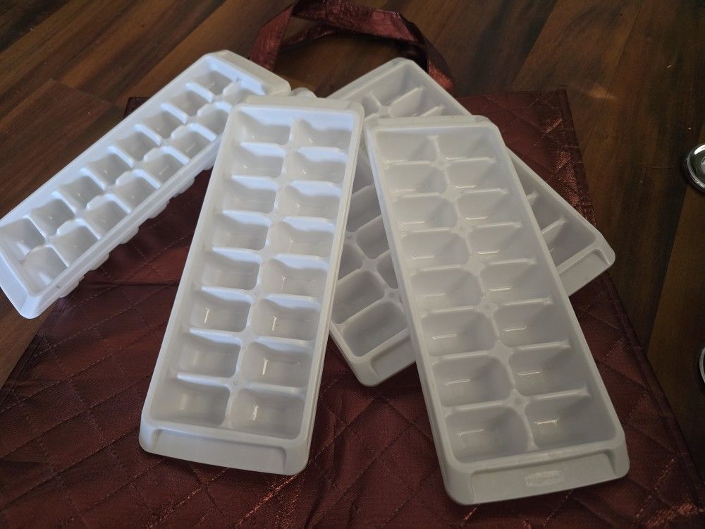 5 Ice Trays $3