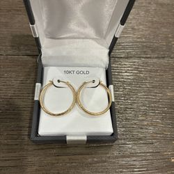 10K GOLD Earrings ! 