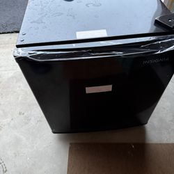Insignia Refrigerator 