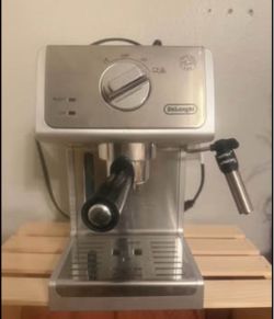 De’Longhi Espresso & Cappuccino Machine w/ Milk Frother – Stainless Steel