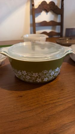 VINTAGE PYREX SPRING BLOSSOM DAISY CASSEROLE DISH 2.5 QUART w/ LID COOKING KITCHEN WARE GREEN