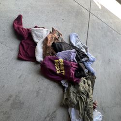 12 Sueters For 8 Dlrs