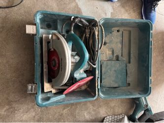 Makita 7-1/4 in. 15 Amp Corded Circular Saw with Dust Port 2 LED Lights