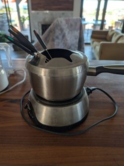 Electric fondue pot