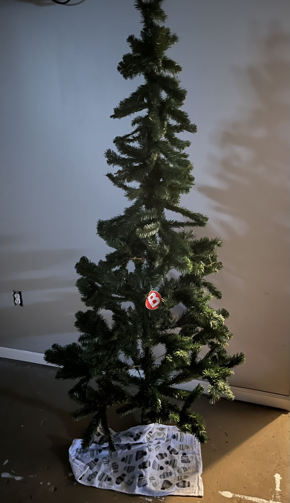 NEW IN BOX Artificial Christmas Tree 6’