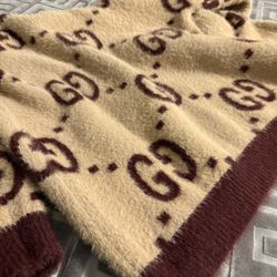GG Sweater