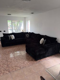 Huge Oversized 4pc Alaskan Fluffy Couch $50DOWN