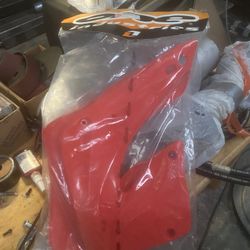 Brand New Crf125 Plastics.