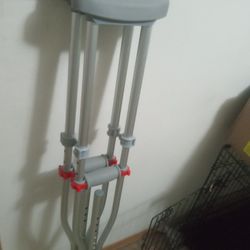 Adjustable Crutches 