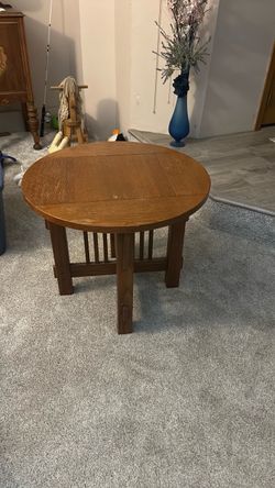 Round Oak Mission Style end Table