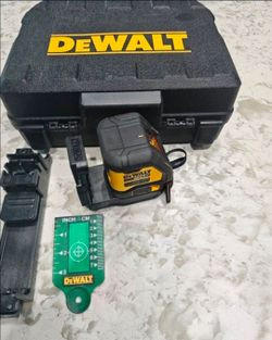 New DEWALT Green 20V MAX Lithium-Ion Cross Line Laser Level Kit with No Battery, No Charger!