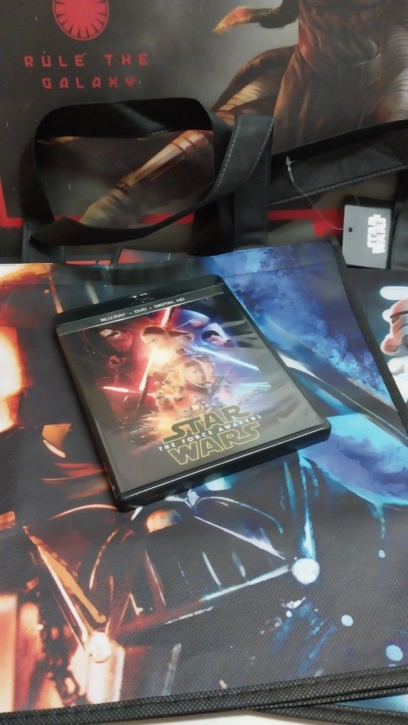 One DVD Star Wars, Two Tote Bags, And Nine Table Mats