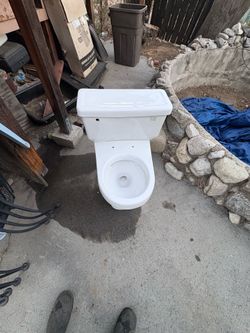 White round front toilet 1.6 gallons