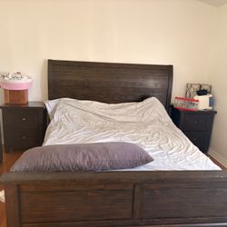 Bedroom Furniture Set – California King – Solid Wood – $600 (Great Condition)