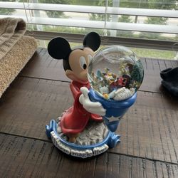 Disney Fantasia Sorcerer Mickey Mouse Where the magic lives snowglobe figurine 