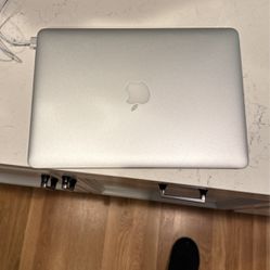 Apple MacBook Air MJVE2LL/A 13-inch Laptop (1.6GHz Core i5,8GB RAM,128GB SSD)