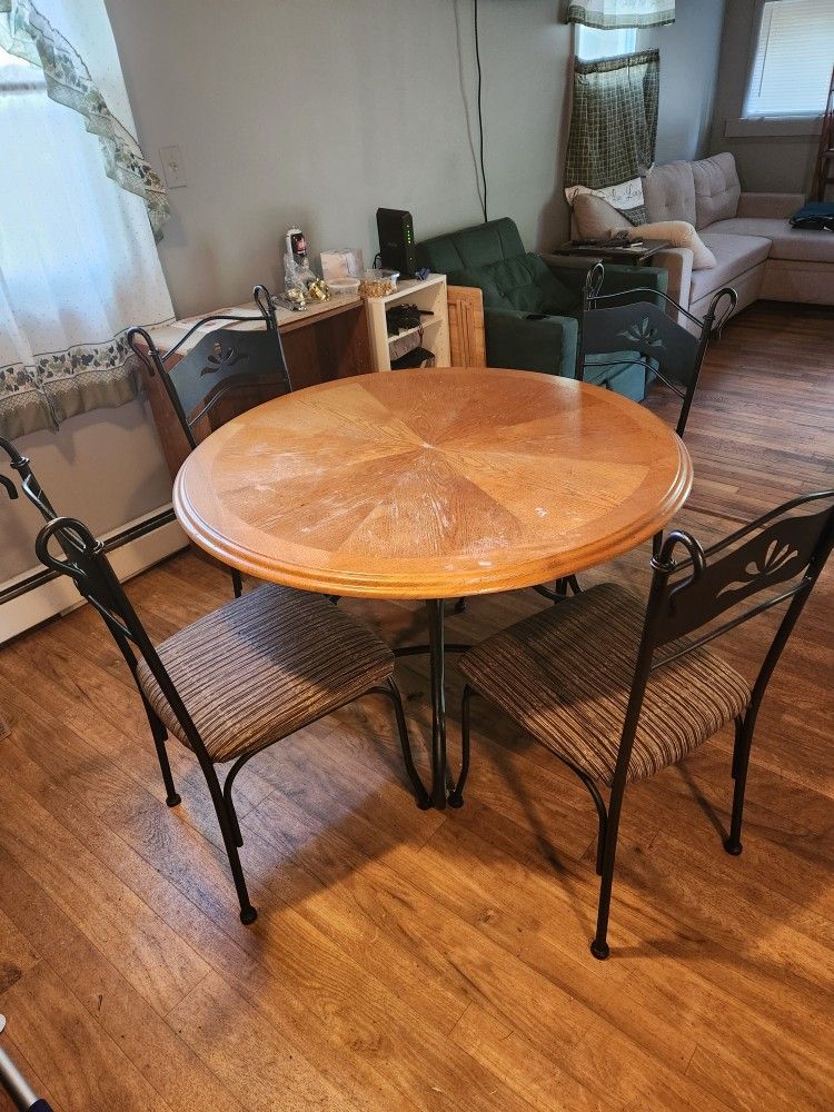 Dining Room Table and 4 Chairs