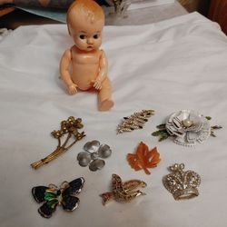 Lot Of 8 Vintage Brooches