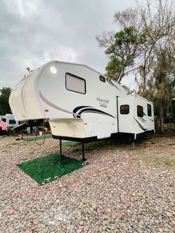 2011 Forest River 5th wheel