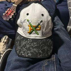 2019 Full Team Signed Winter Hawks Hat