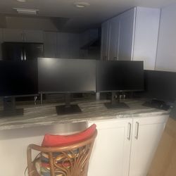 4 Computer Monitors 