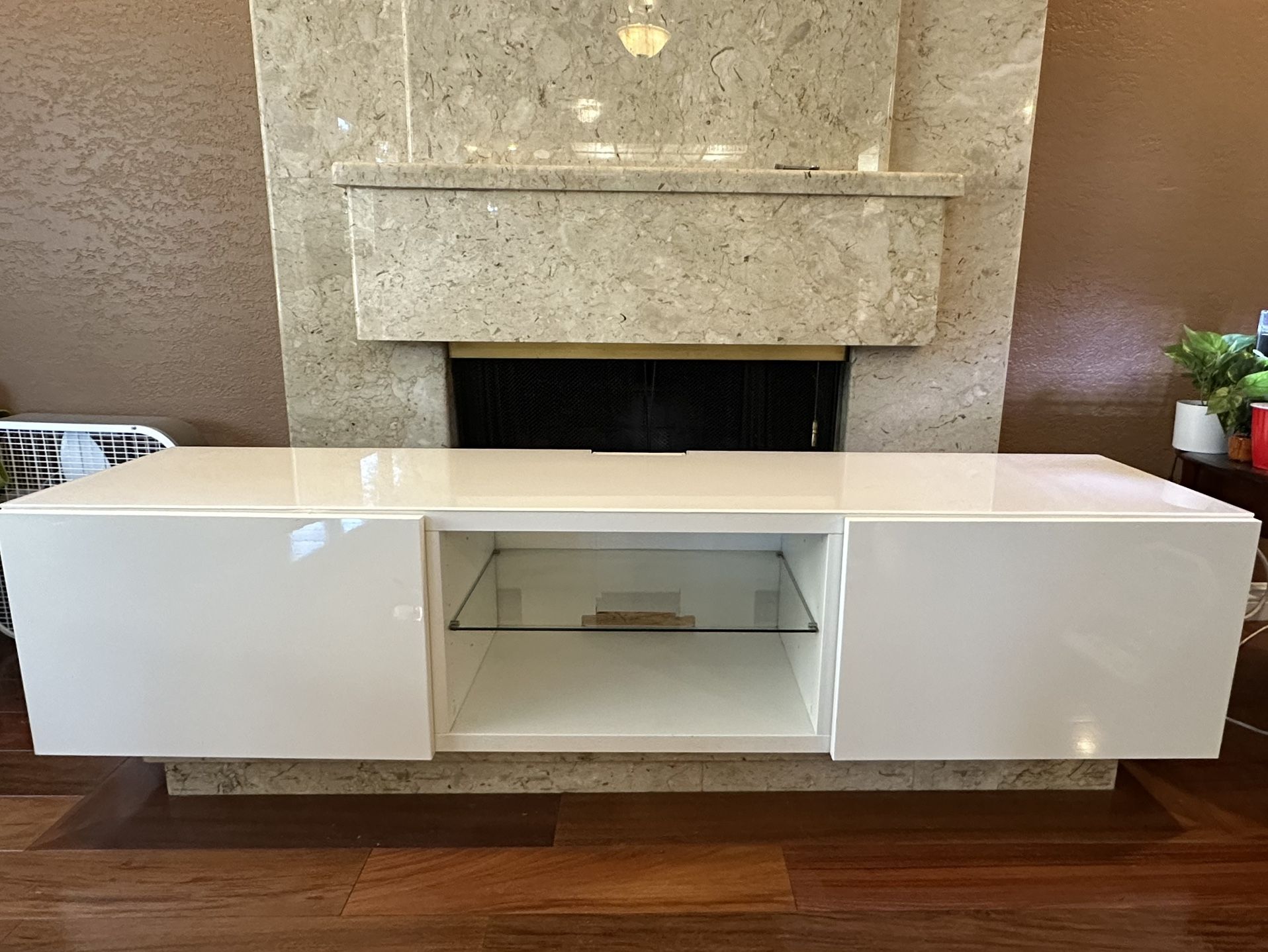 White IKEA BESTÅ TV Console – Glass Top, Extra Shelves, NANNARP Legs