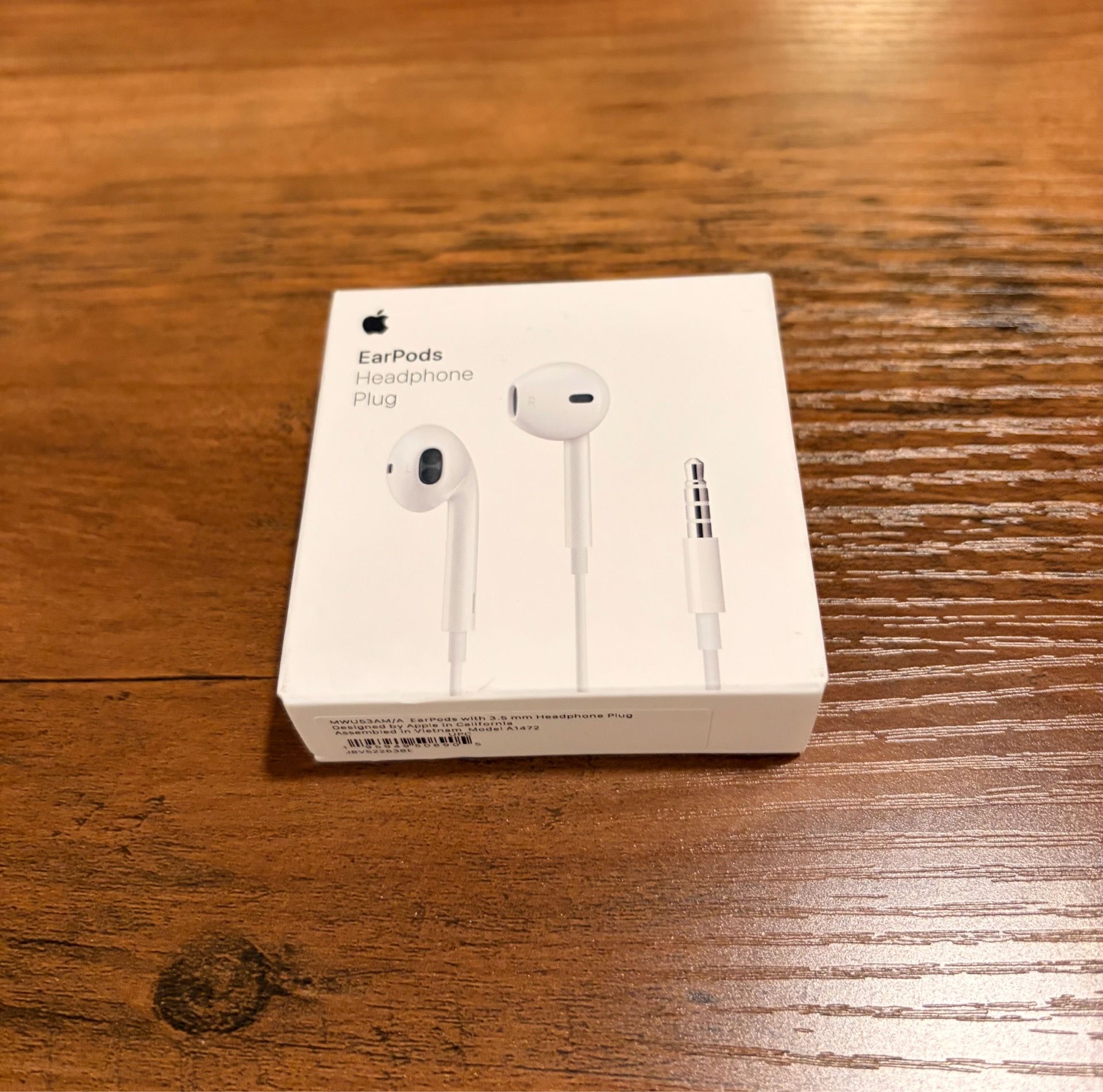 New Apple EarPods Headphones with Lightning Connector