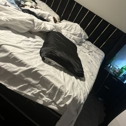 Black and gold king size bed set