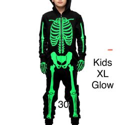 Kids in the Dark Skeleton Jumpsuit Hooded Halloween Onesie XL / Traje de Eskeleto Niños XG 