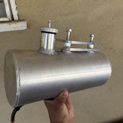 Brand New 1 Gallon Gas Tank With Monts